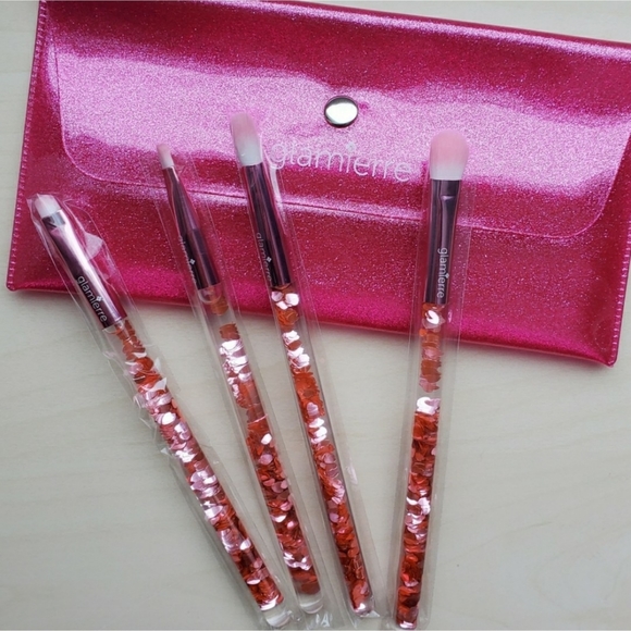 Glamierre 4 PC Pink Hearts Makeup Brush Set - Picture 2 of 3